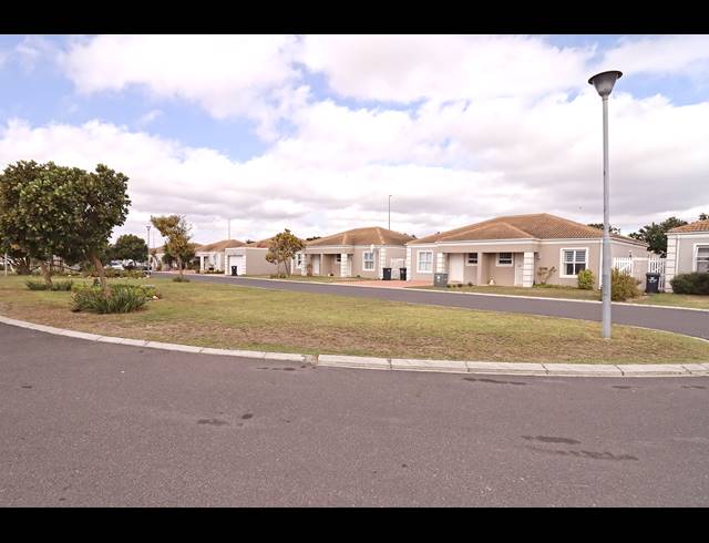 2 BEDROOM HOUSE SOLD IN MELKBOSSTRAND CENTRAL
